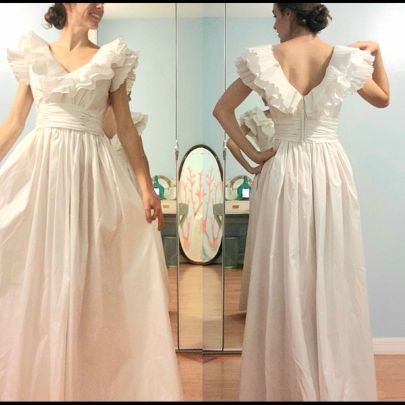 *Vintage White Taffeta Ruffle Dress* - Picture 2 of 2